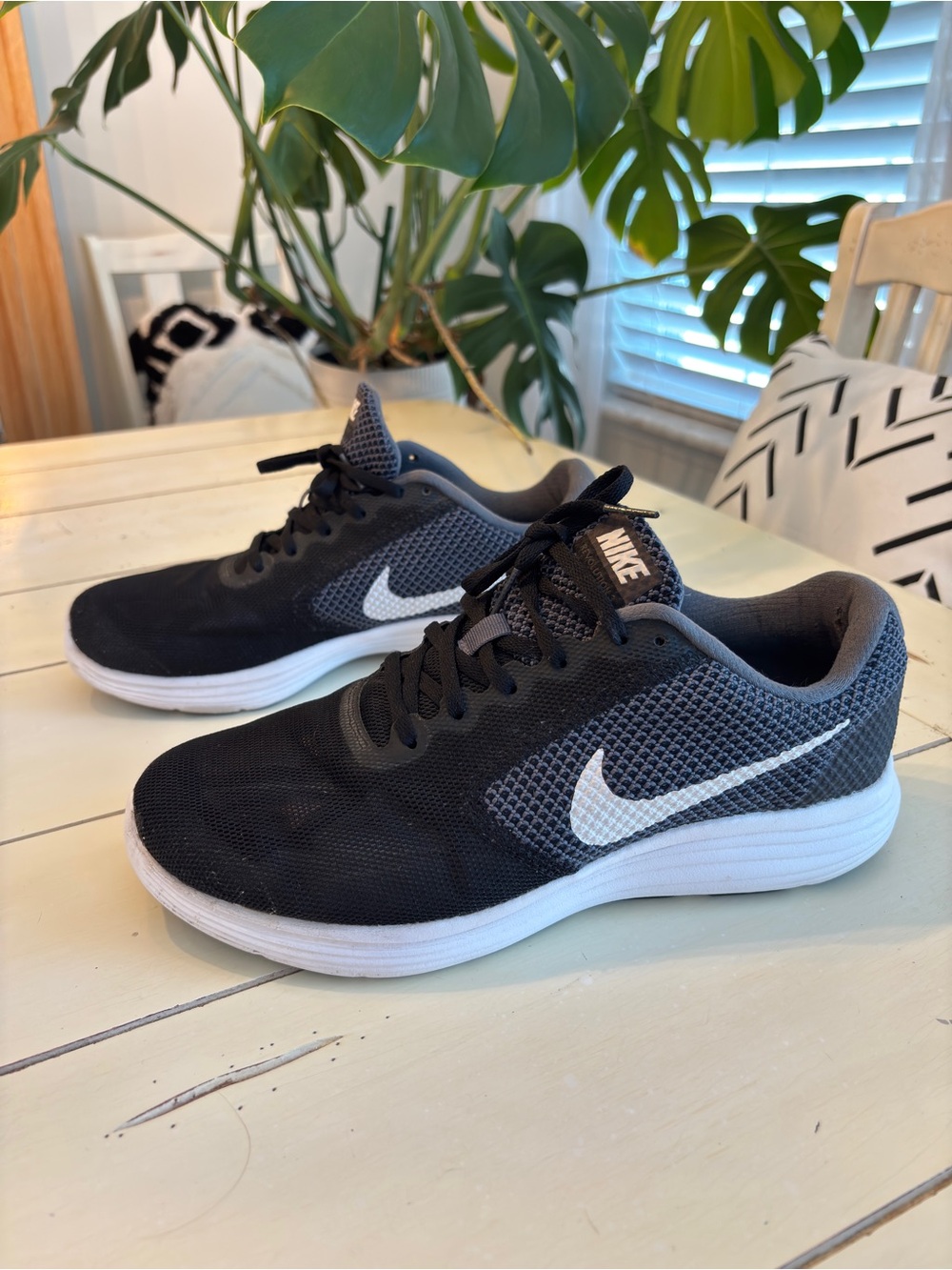 Nike Revolution Running Shoe Men's Size 9.5 Wide Black White